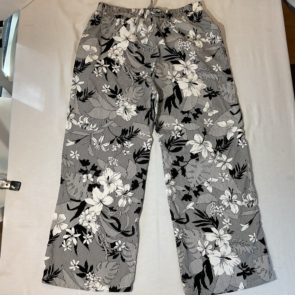 Monteau Black and White Floral Wide Leg Pants